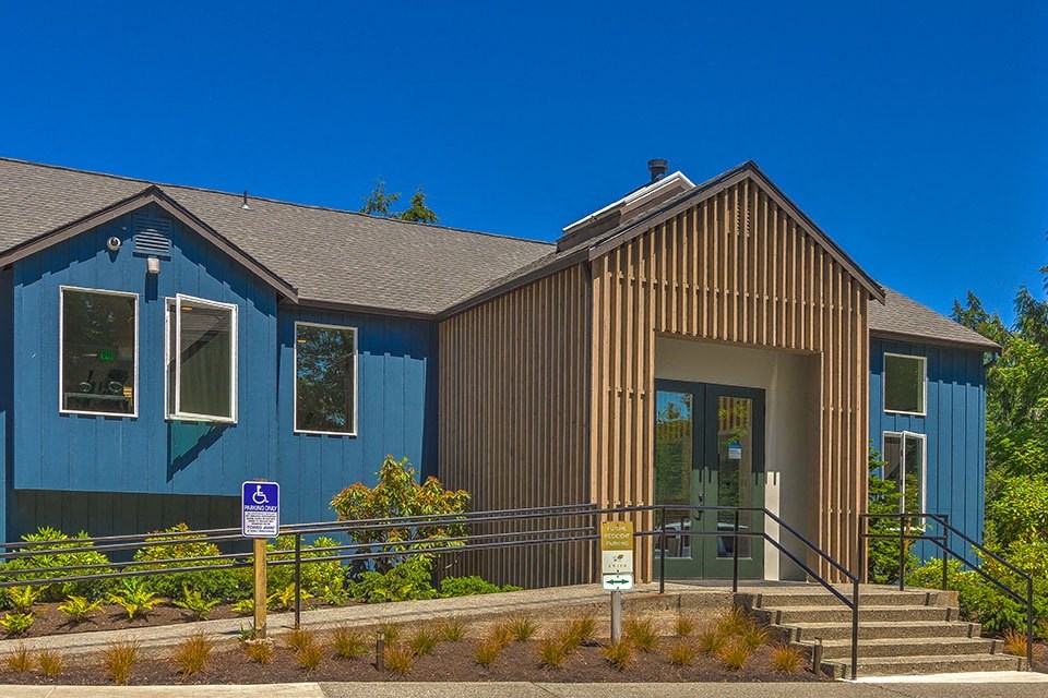 Exterior Leasing Office l Sofi Lakeside Apartments For Rent in Everett WA