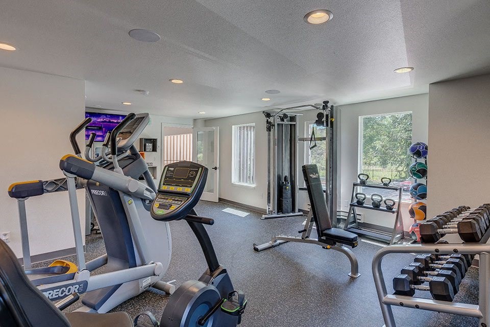 Fitness Room l Sofi Lakeside Apartments For Rent in Everett WA