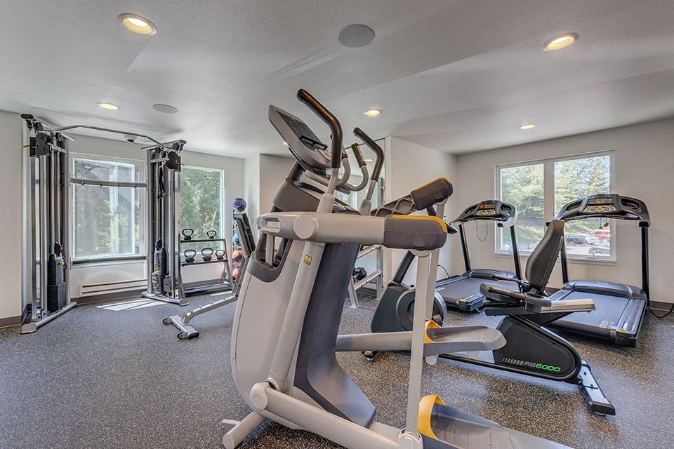 Fitness Room l Sofi Lakeside Apartments For Rent in Everett WA