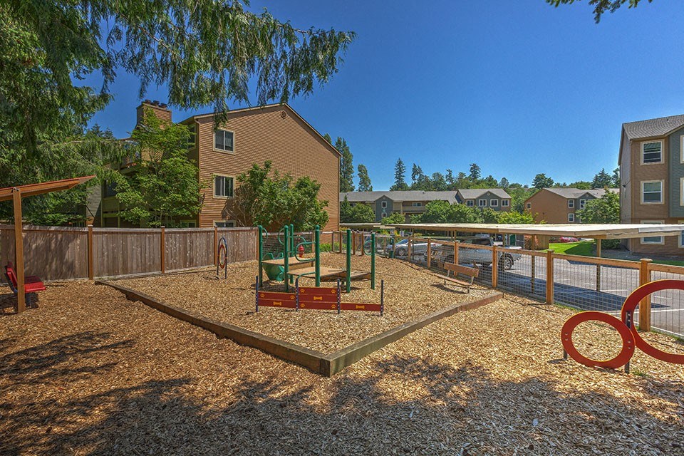 playground l Sofi Lakeside Apartments For Rent in Everett WA