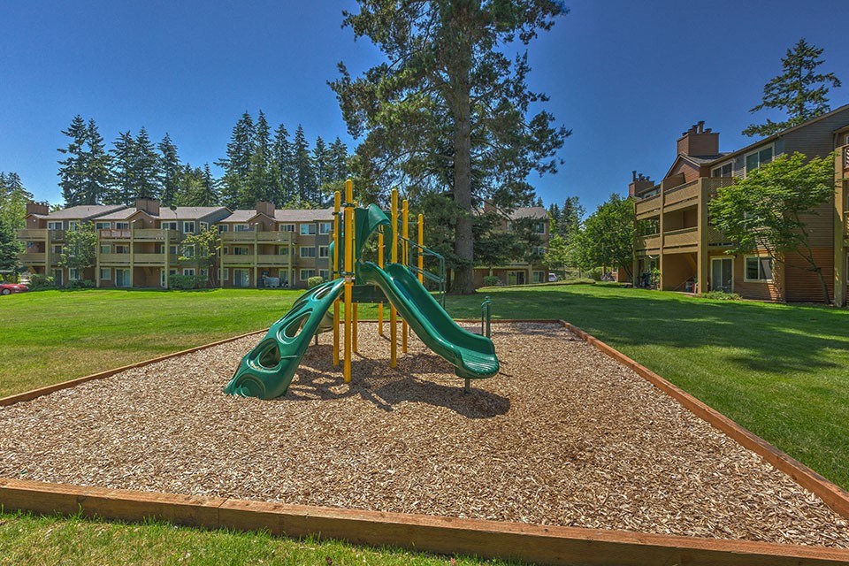 playground  l Sofi Lakeside Apartments For Rent in Everett WA