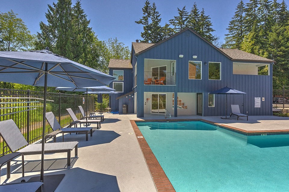 Pool with lounge chairs l Sofi Lakeside Apartments For Rent in Everett WA