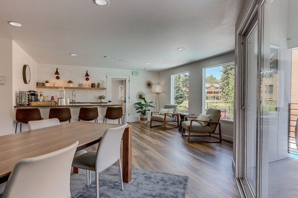 Kitchen and dining area l Sofi Lakeside Apartments For Rent in Everett WA