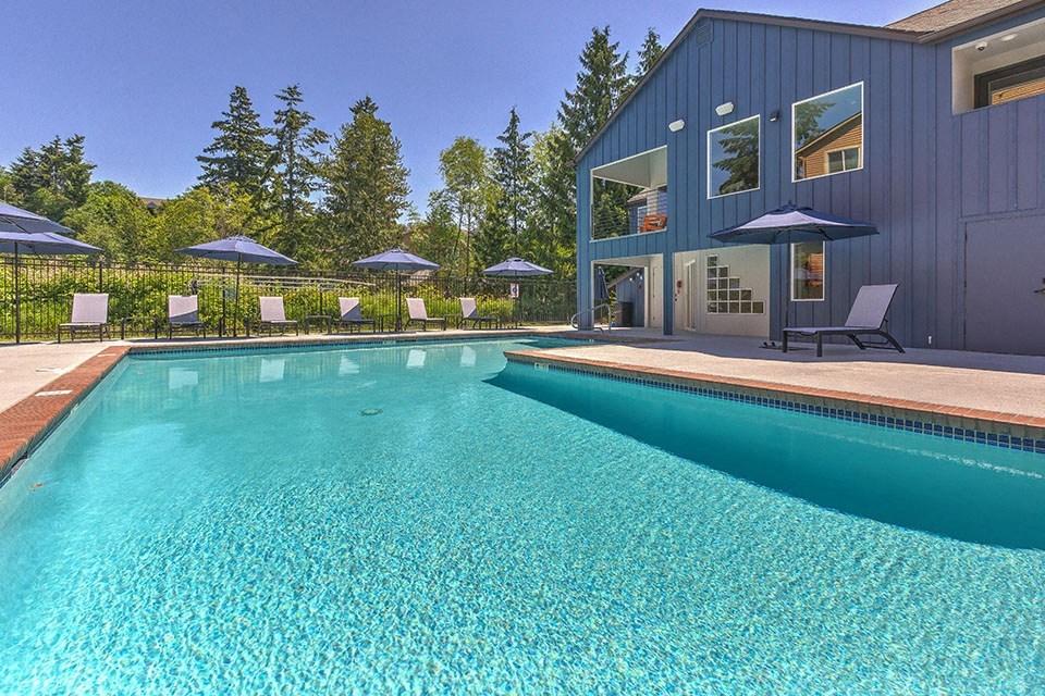 Pool with lounge chairs l Sofi Lakeside Apartments For Rent in Everett WA