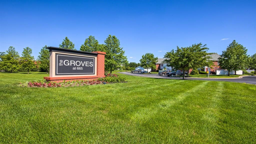 the sign at the entrance of groves at edgewater apartments