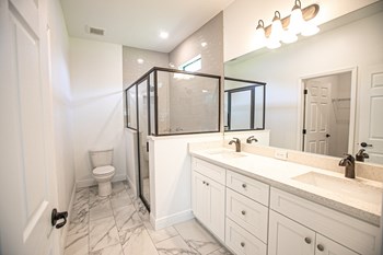 Master Bathroom - Photo Gallery 15