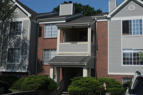 A house with the number 1655 on the front.