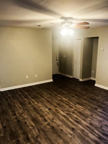 100 Saint George Blvd 1-3 Beds Apartment for Rent - Photo Gallery 2