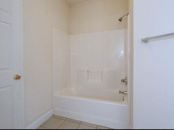601 Old State Road 2-3 Beds Apartment for Rent - Photo Gallery 6