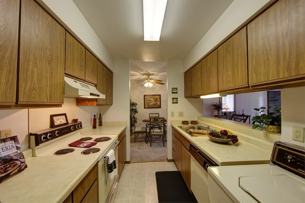 Fully Equipped Kitchen at Emerald Pointe Apartments, Vernon Hills, Illinois