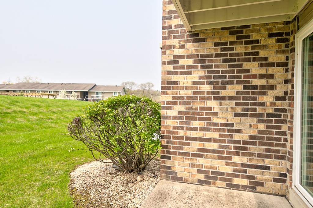 Outdoor Green Space at Glen Hills Apartments, Wisconsin