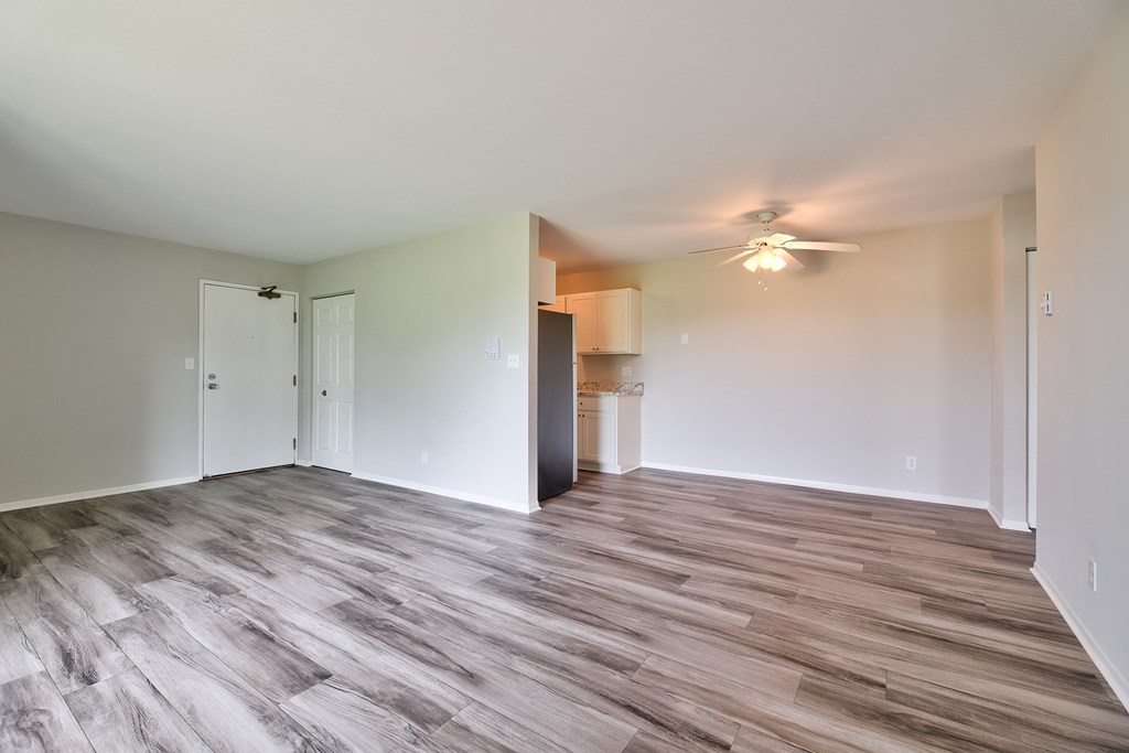 Contemporary Finishes Include Wood And Tile Flooring at Glen Hills Apartments, Glendale, 53209