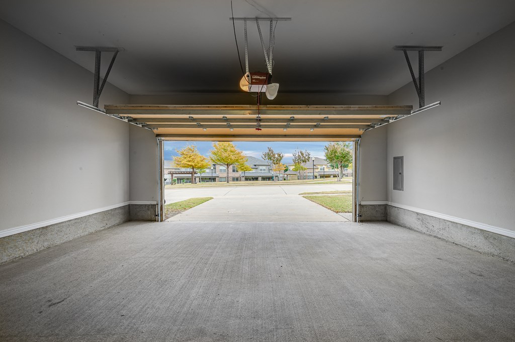 Garages at Riachi at One21, Plano, TX, 75025