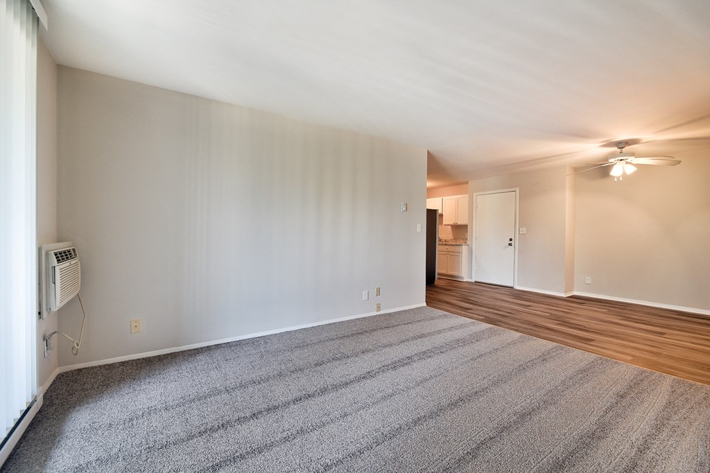 Unfurnished Living Room at Glen Hills Apartments, Wisconsin, 53209