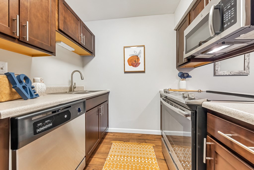 Fully Equipped Kitchen at Whisper Hollow Apartments, Maryland Heights