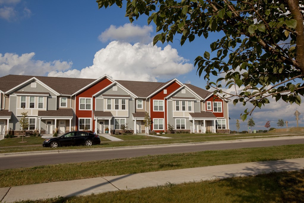 Elegant Exterior View at One Glenn Place, Fitchburg