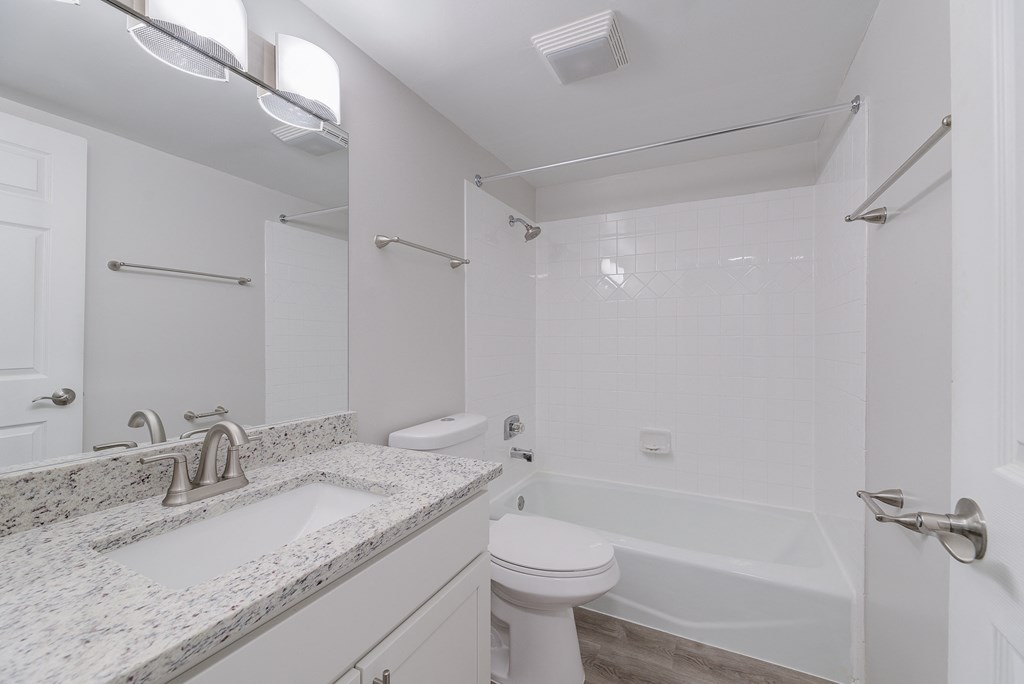 Full Bathroom at The Greenway at Carol Stream, Illinois