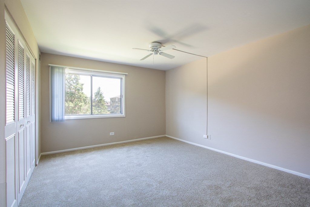 Bedroom with Large Closet and Ceiling Fan at The Greenway at Carol Stream, Carol Stream, Illinois 60188