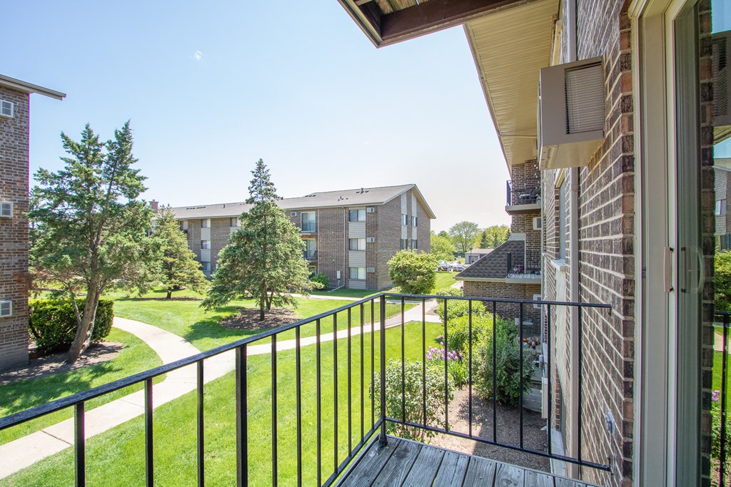 Balcony View of Green Courtyard at The Greenway at Carol Stream, Carol Stream, Illinois 60188