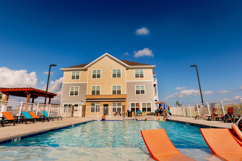 Swimming Pool With Relaxing Sundecks at One Glenn Place, Wisconsin