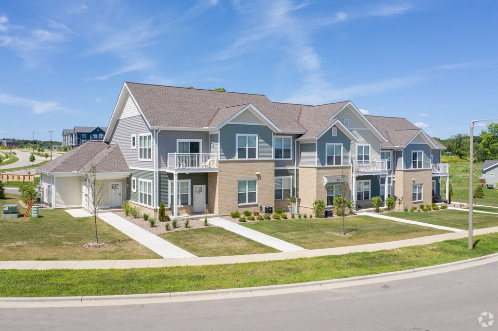 Stacked Flats exterior shot at One Glenn Place, Fitchburg, Wisconsin