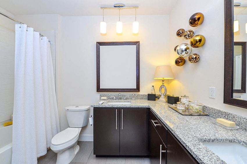 Luxurious Bathroom Luxurious Bathroom at Vanguard Crossing, Missouri - Photo Gallery