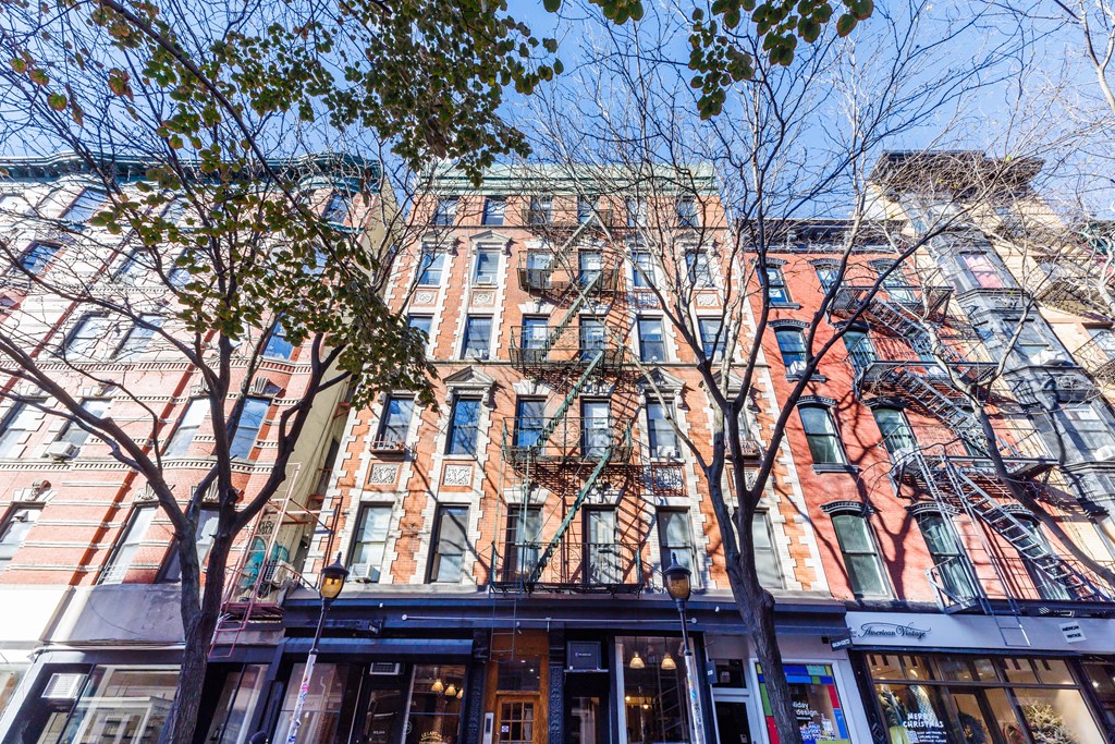 the building in which the hotel is located