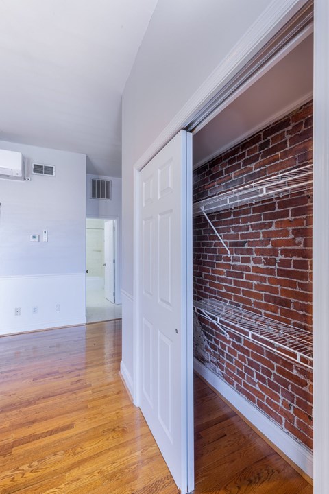 401 N Euclid Studio-3 Beds Apartment for Rent