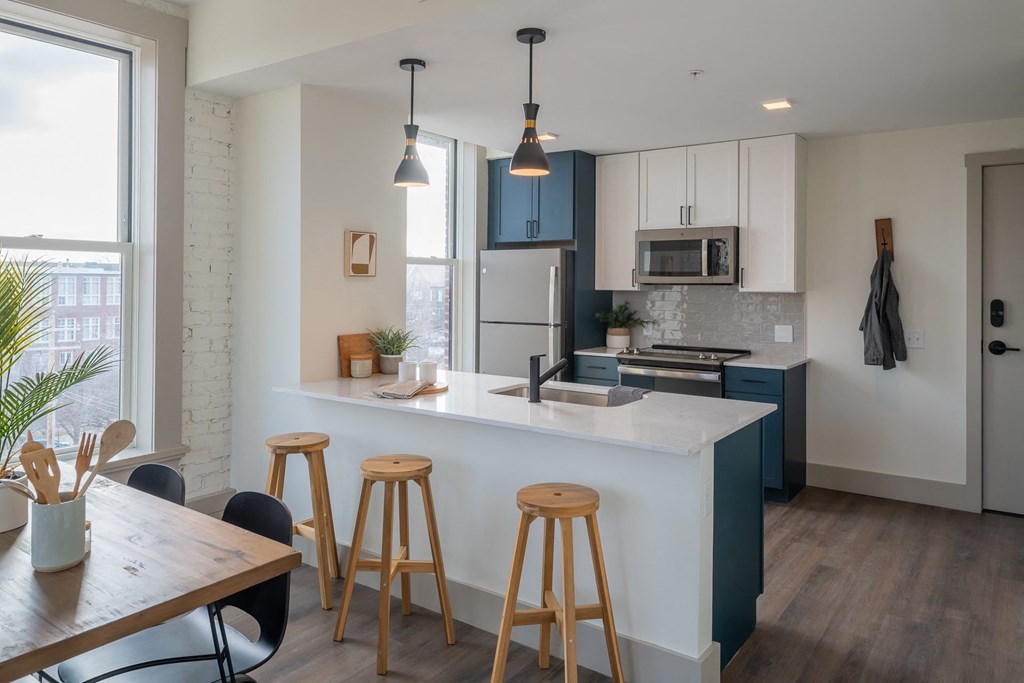 Fitted Kitchen With Island Dining at The Nicholas, St Louis