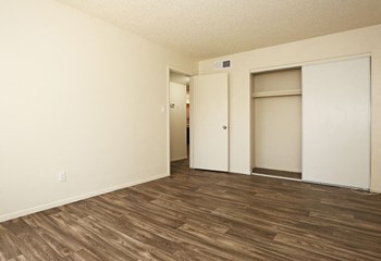 4530 W McLellan 1-3 Beds Apartment for Rent - Photo Gallery 5