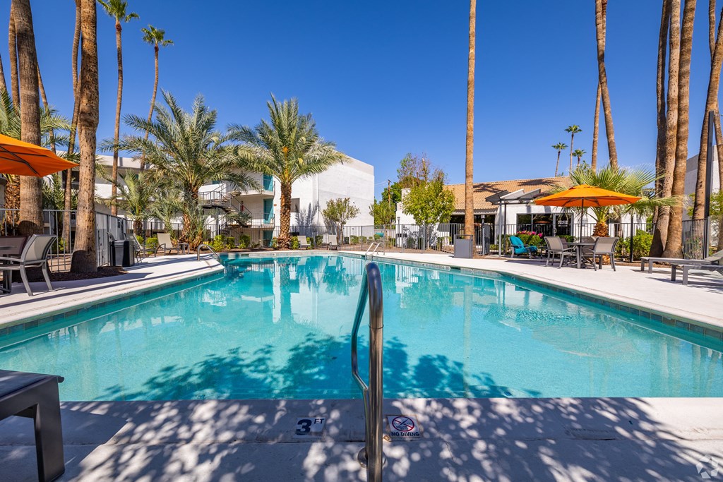 the swimming pool at the resort at longboat key club