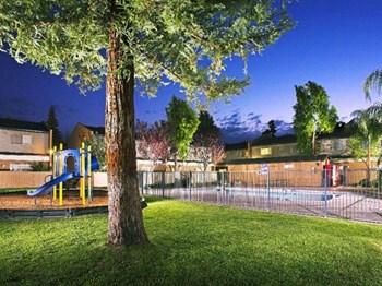 400 White Ln 1-2 Beds Apartment for Rent - Photo Gallery 2
