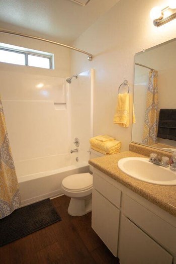 400 White Ln 1-2 Beds Apartment for Rent - Photo Gallery 11