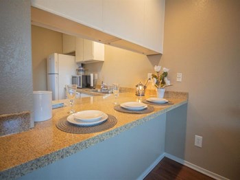 400 White Ln 1-2 Beds Apartment for Rent - Photo Gallery 7