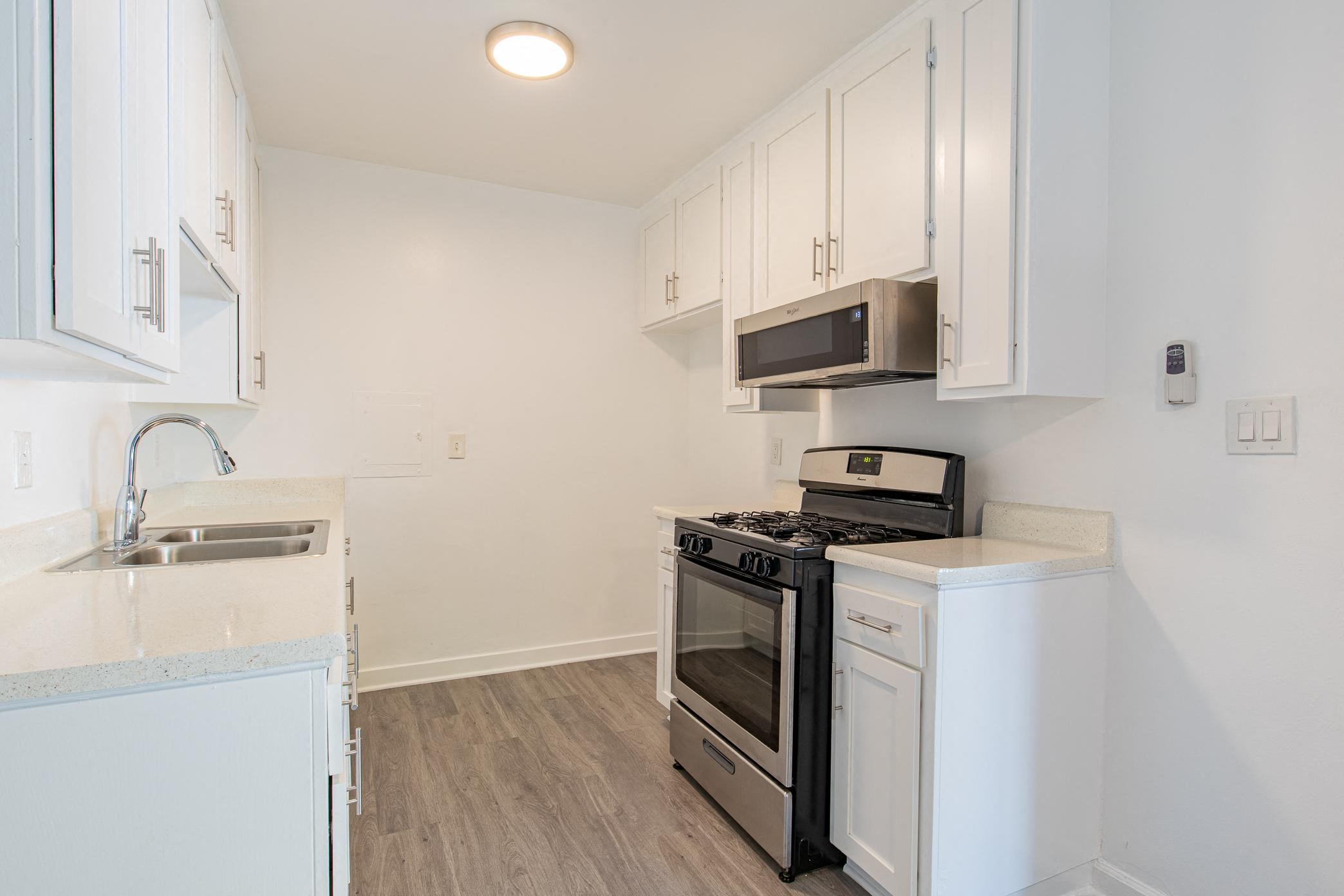 Reseda Continental Apartments