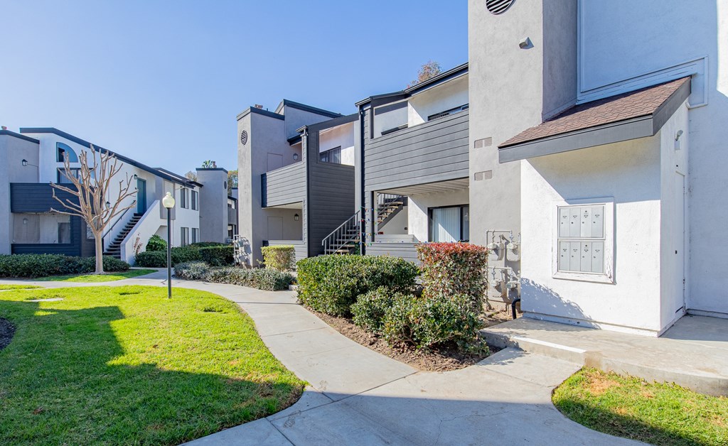 the preserve at ballantyne commons apartments exterior with sidewalk and grass