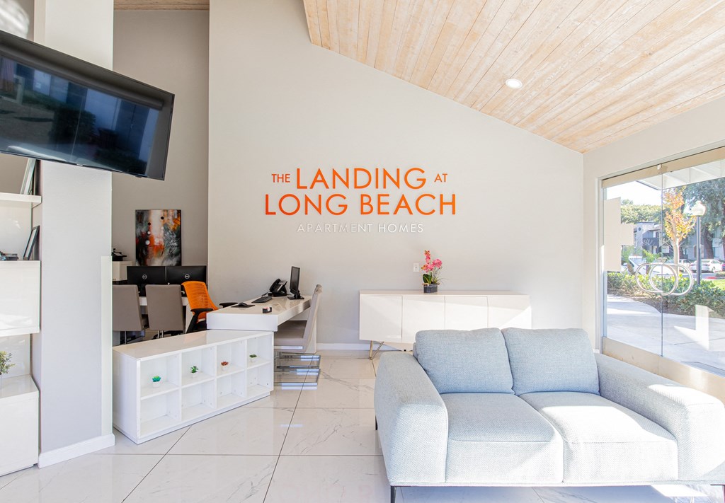 the landing at long beach living room and office