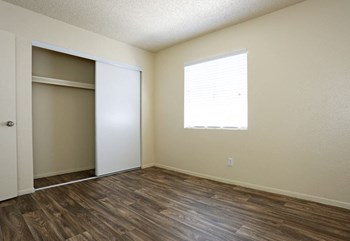 4530 W McLellan 1-3 Beds Apartment for Rent - Photo Gallery 4