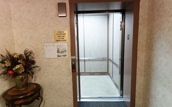 A sign on a wall instructs people to push to return to the main floor.