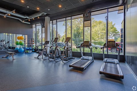 the gym at the flats at obsidian