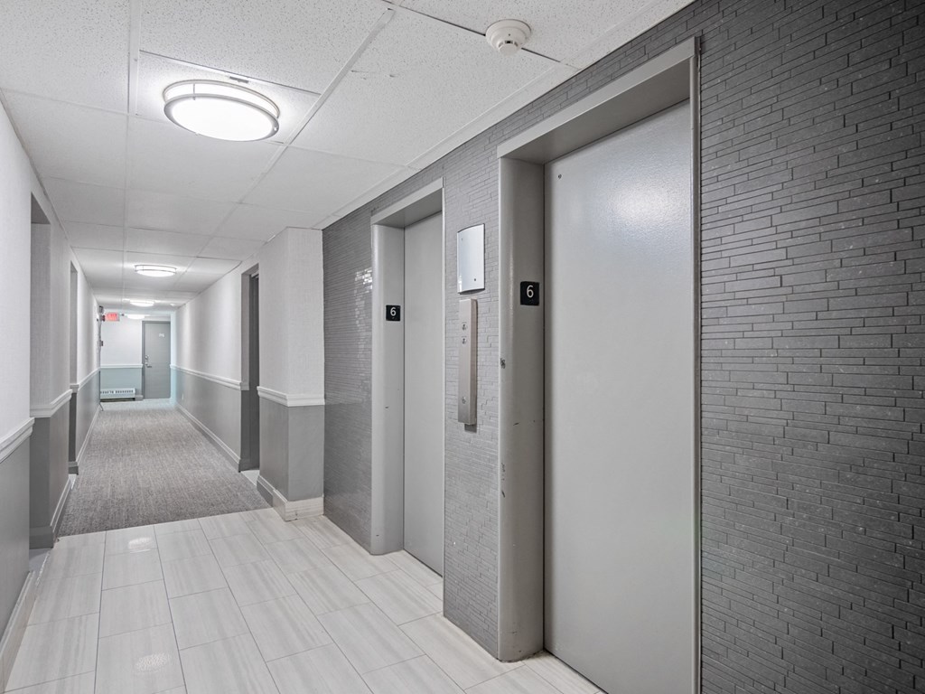 an empty corridor in an office building