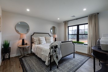 Primary Bedroom Carriage House - Photo Gallery 11