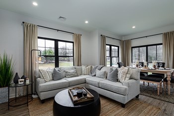 Carriage House Family Room - Photo Gallery 13