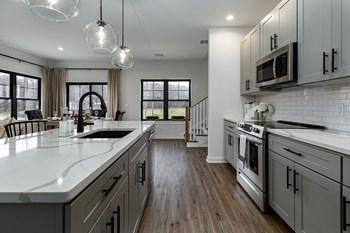 Carriage House Kitchen - Photo Gallery 9
