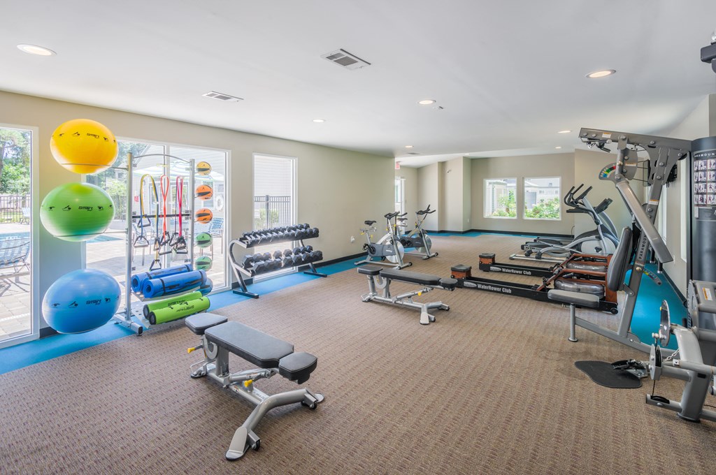 additional photo for property listing at chic digs with room to stretch out in the village 22 car