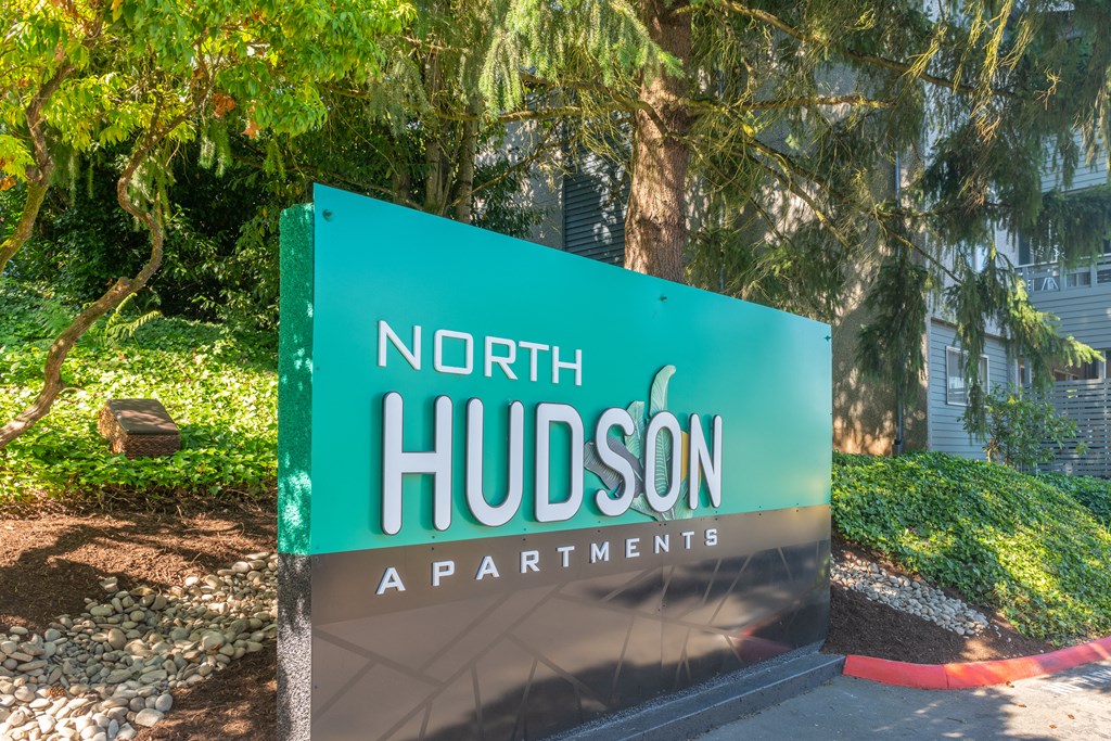 a sign that says north hudson apartments