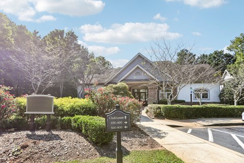 A sign in front of a building that says Clubhouse.