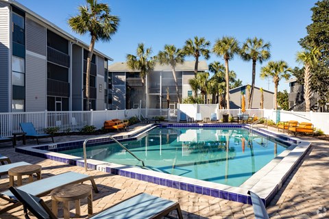 the pool at the resort at longboat key club