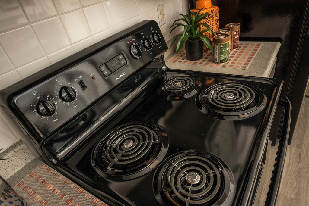 the stove in the kitchen is clean and ready to use