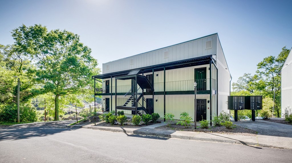 the building has a parking lot in front of it